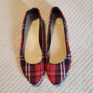 Cute red plaid flats, Size 10